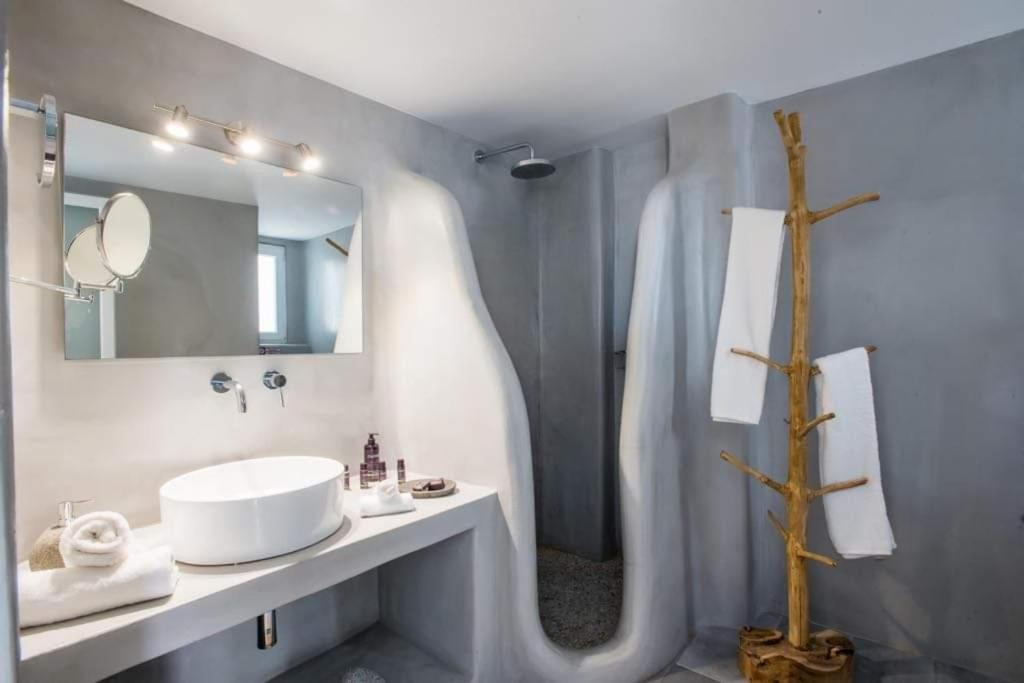 Jonaz Rooms & Suites Орнос Екстериор снимка