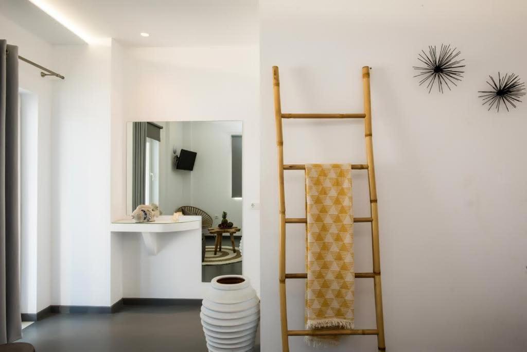 Jonaz Rooms & Suites Орнос Екстериор снимка